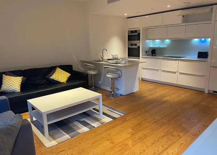 Clarges -Selfridges Luxury Apartment