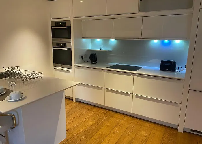 Clarges -Selfridges Luxury Apartment