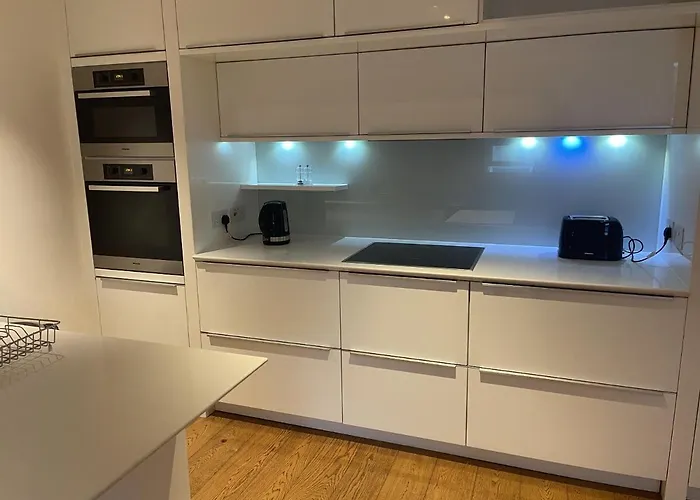 Clarges -Selfridges Luxury Apartment